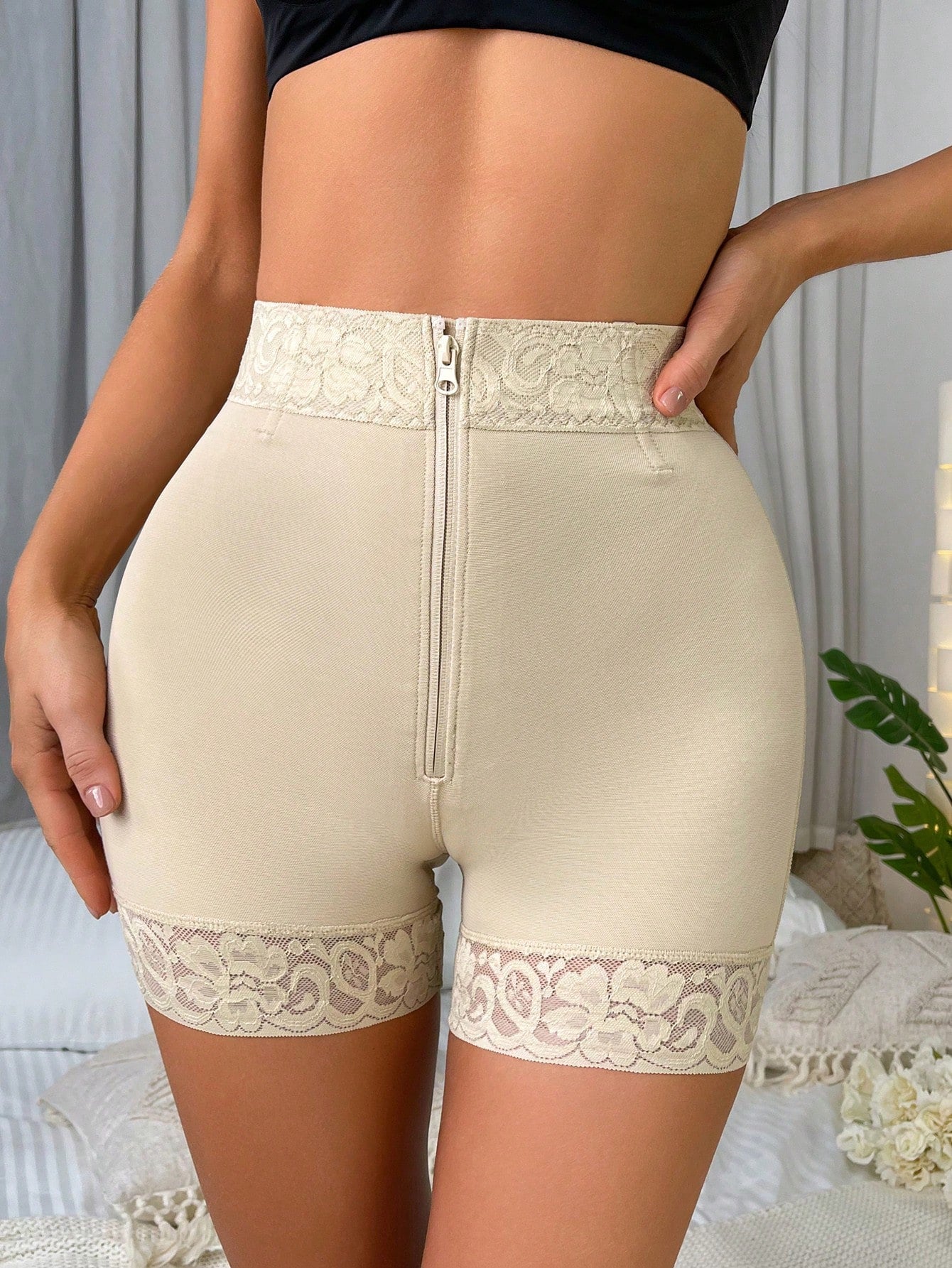 Elegant Contrast Lace Shapewear Shorts with Hook & Eye Closure