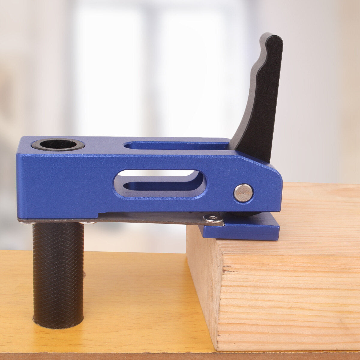 Quick-Release Woodworking Clamp for 0.79" Bench Dog Holes