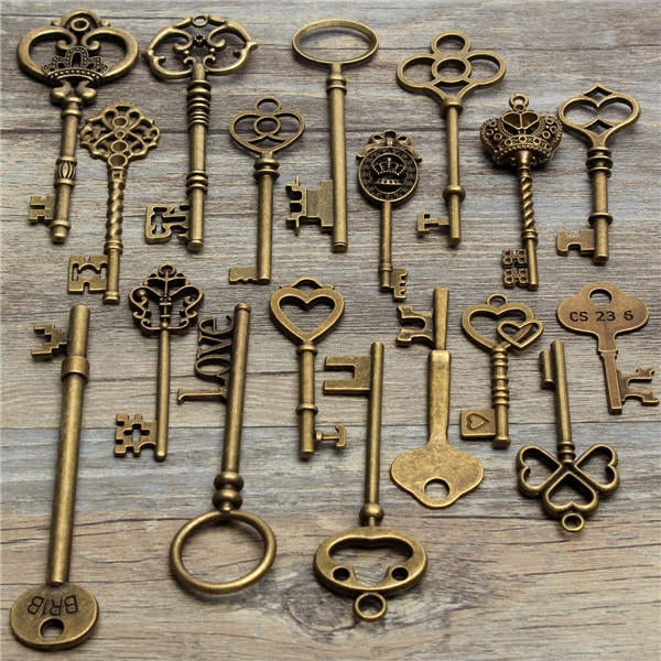 18Pcs Antique Vintage Skeleton Key Lot Pendant Heart Bow Lock Steampunk